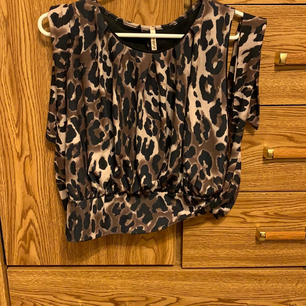 Ribbon cheetah print tie back crop top